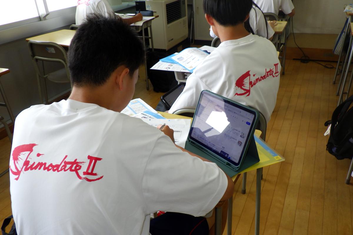 25回目の夏！未来のヒントを発見！ ～ 1年生が「自分探しのワークシート」に挑戦！～