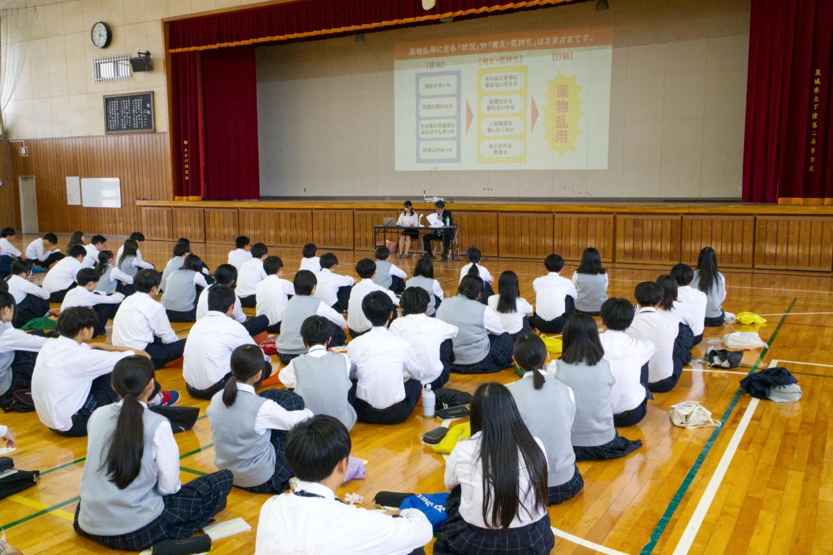 「STOP the 薬物！～断る勇気が未来をつくる～」 1年生、薬物乱用防止教室で命の尊さを学ぶ。
