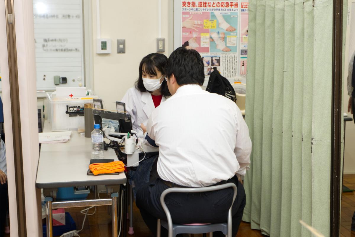 輝く「命のリレー」～ 毎年恒例の献血活動に、今年も多くの生徒が協力 ～