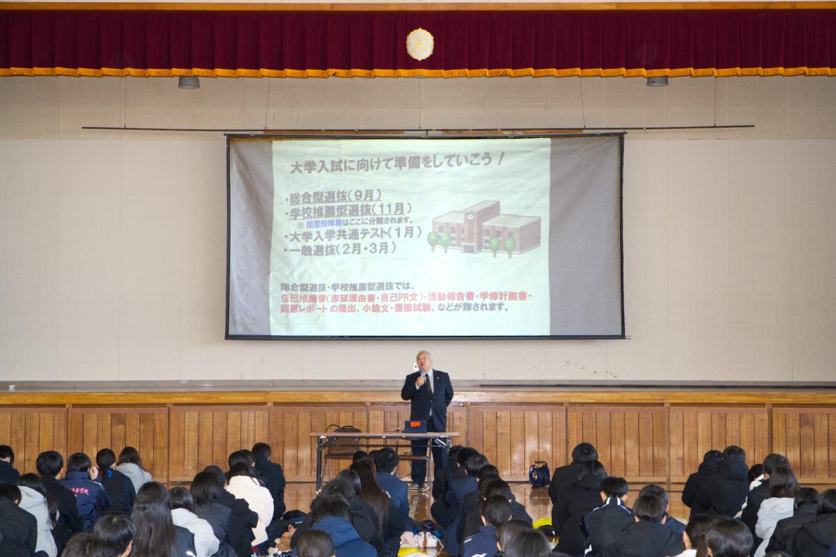 １年生、小論文で「伝える力」を磨く――第２回ガイダンス実施報告