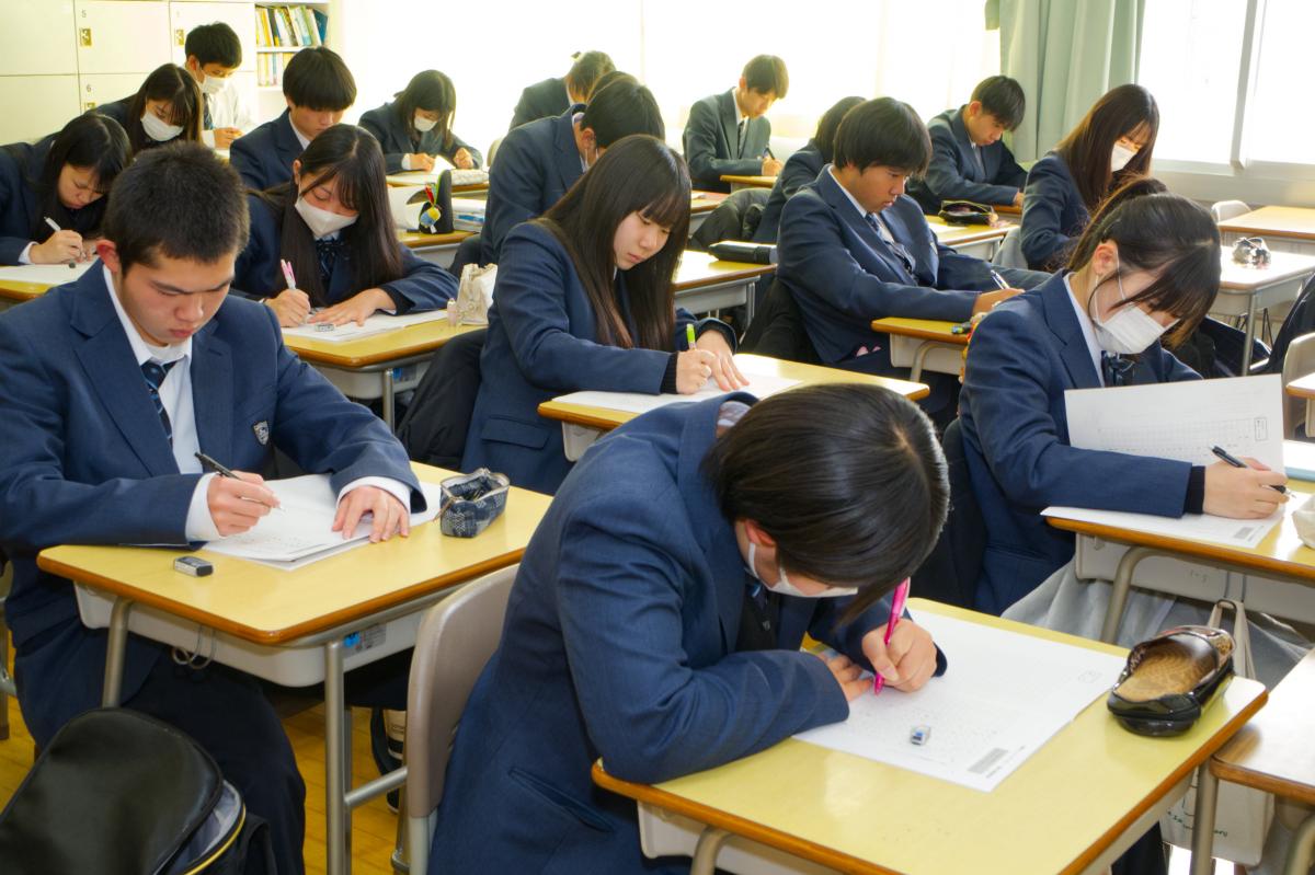 １年生、小論文で「伝える力」を磨く――第２回ガイダンス実施報告