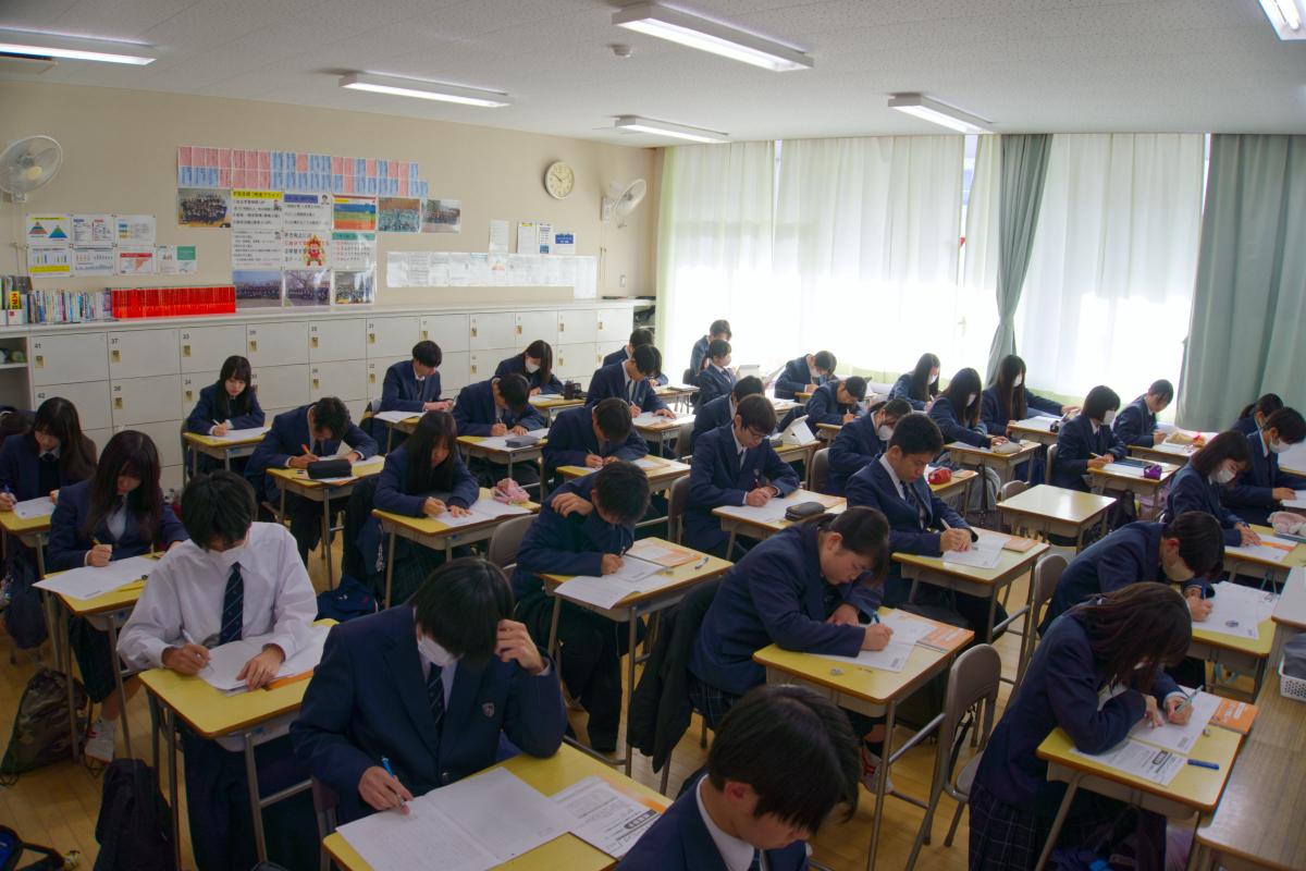 １年生、小論文で「伝える力」を磨く――第２回ガイダンス実施報告