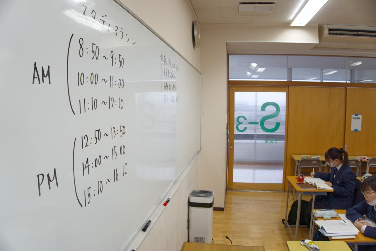 静寂こそ、最強の応援歌。125年目の冬、1年生が走り抜けた学びのマラソン